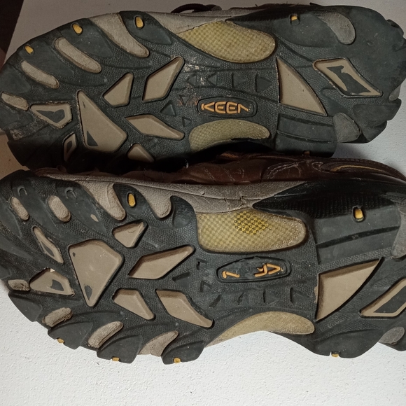 Men's Keen brown hiking boots sz 9 good condition waterproof - Picture 3 of 6